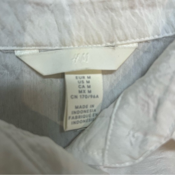 H&M White Short Sleeves Collared White Buttoned Down Shirt Size M - Picture 6 of 10